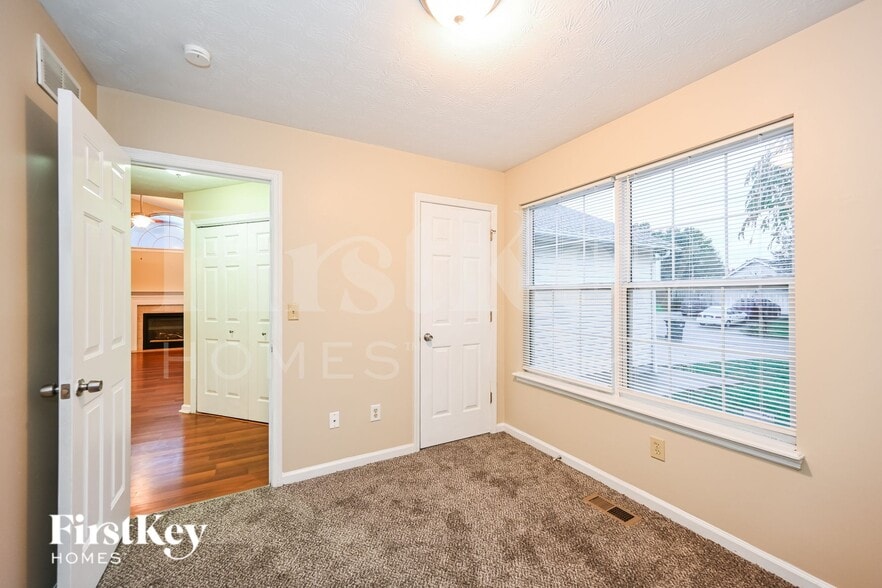 Building Photo - 3 Bobwhite Ct