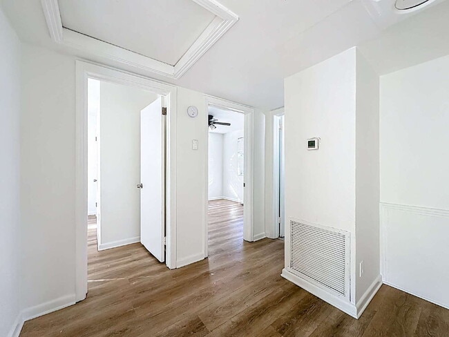 Building Photo - 5330 Quan Dr