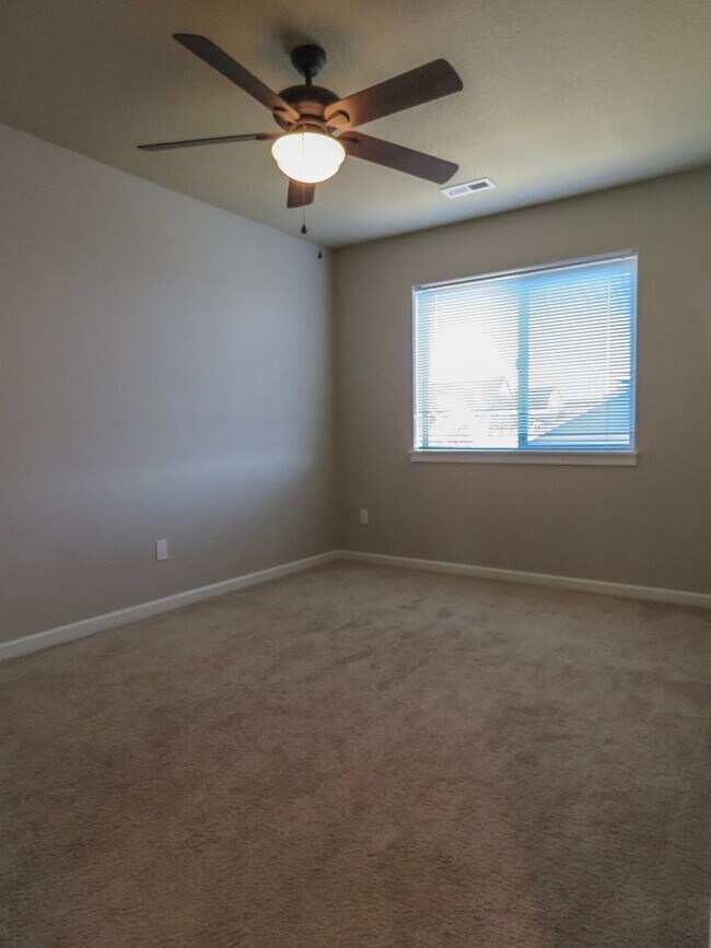 Building Photo - 3 Bedroom Corner lot Coming Soon in Carlton !