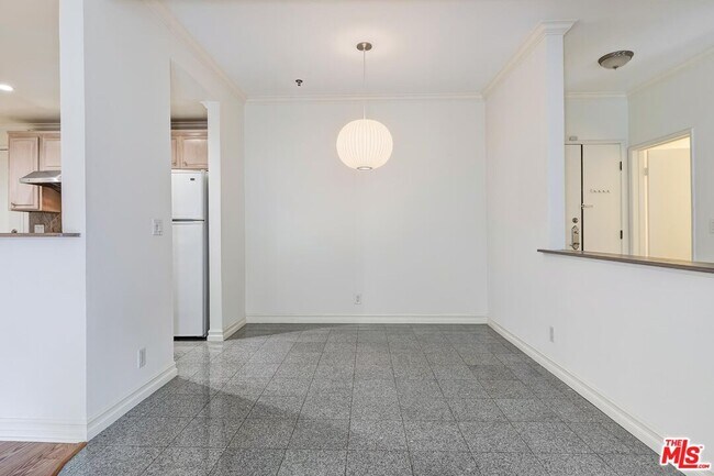 Building Photo - 211 California Ave