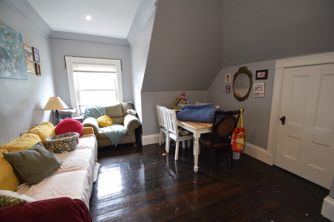 Building Photo - 35 Ridgemont St