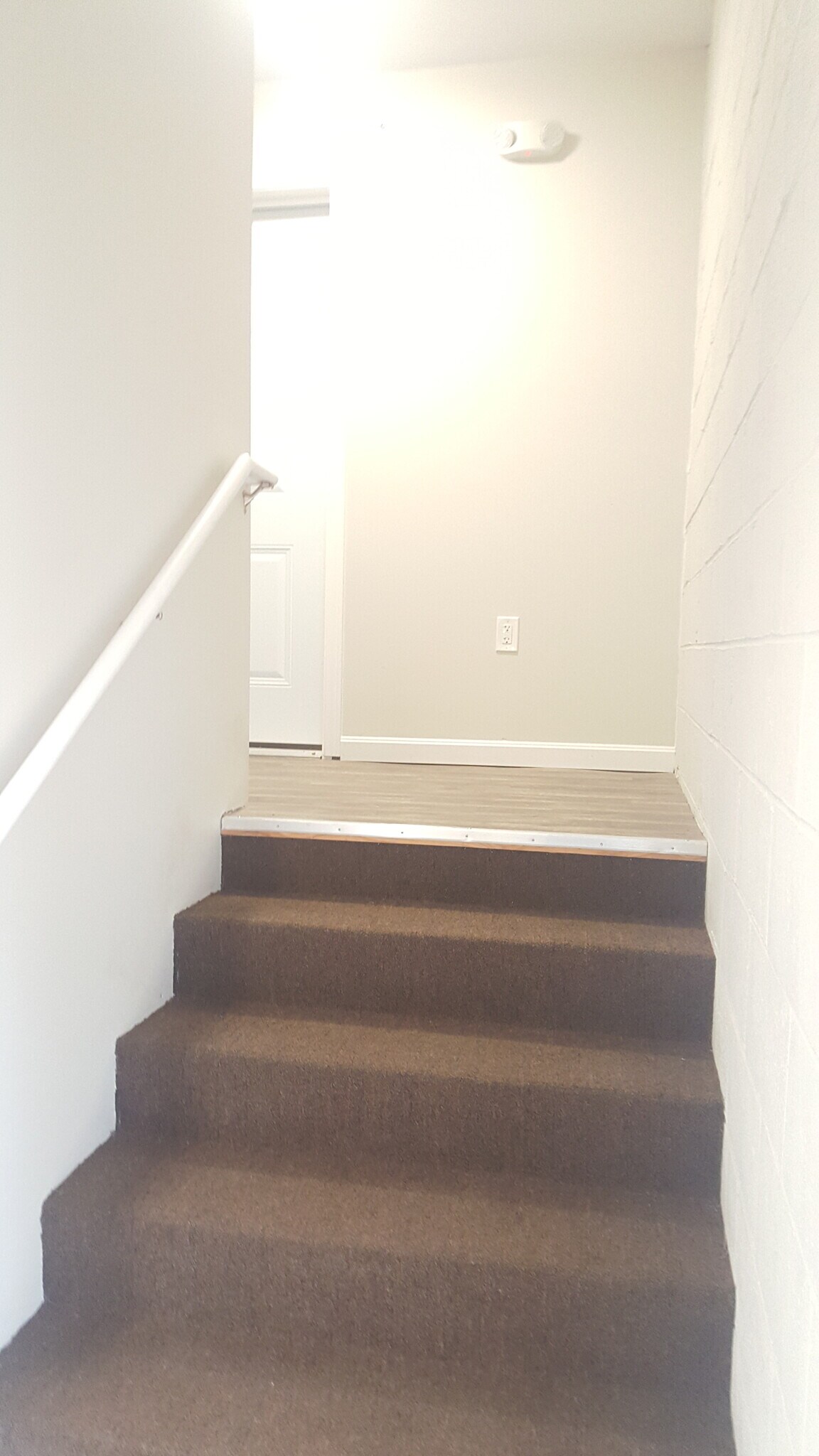 Building Photo - 10 E Main St