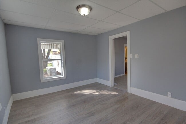 Building Photo - 2 Bed Home