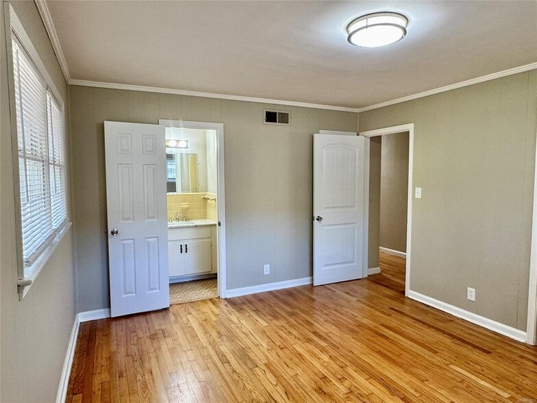 Building Photo - 2804 Sumter Ave