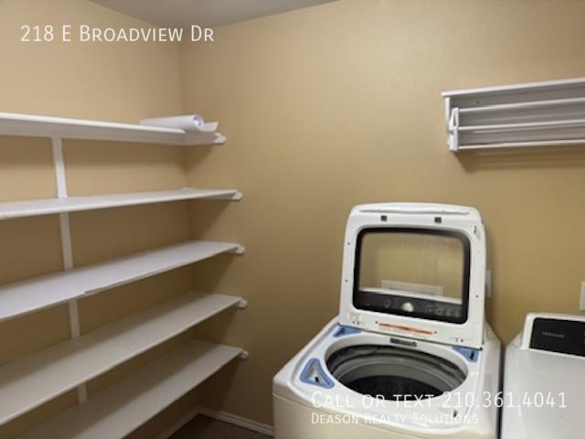 Building Photo - 218 E Broadview Dr