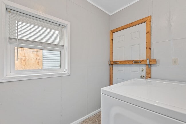 Building Photo - Bed 2 Bath In Quiet Neighborhood!