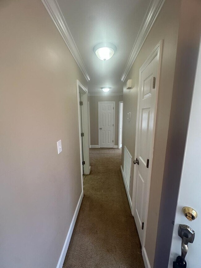 Building Photo - 212 Brooks Dr