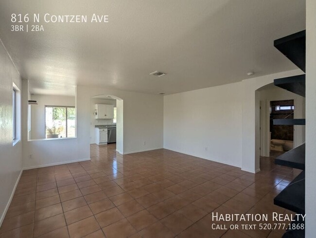 Building Photo - 816 N Contzen Ave