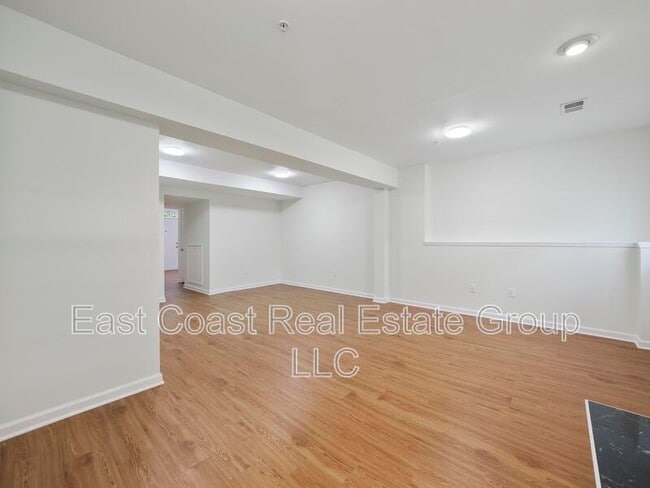 Building Photo - 6100 Newport Terrace