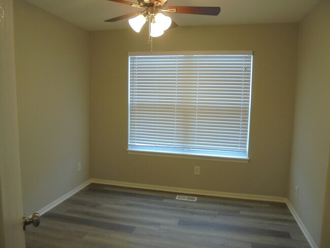Building Photo - 1847 Grandview Pl