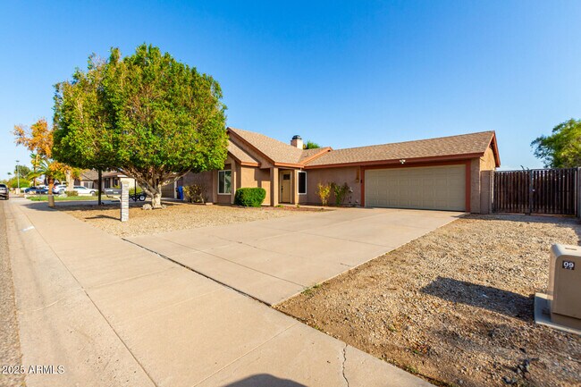 Building Photo - 2235 W Potter Dr