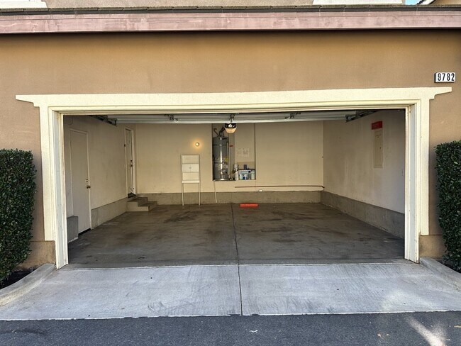Building Photo - "Charming 3-Bedroom Riverside Retreat with 2.5 Baths – 1598 Sq Ft of Comfort on Winterberry Drive!"