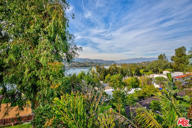 Building Photo - 2337 Baxter St