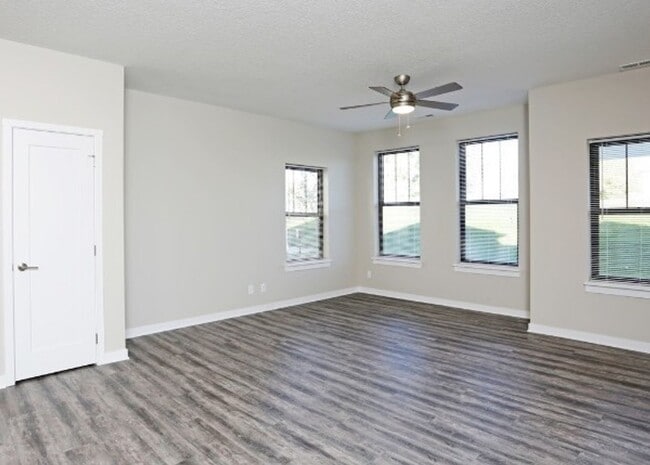 Building Photo - Cove at Prairie Trail Townhomes - Prairie View Interior Unit