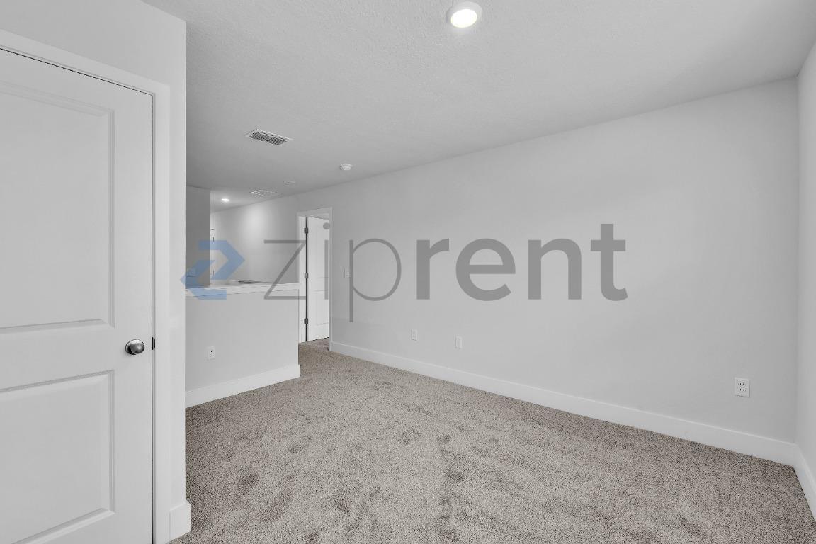 Building Photo - Unit