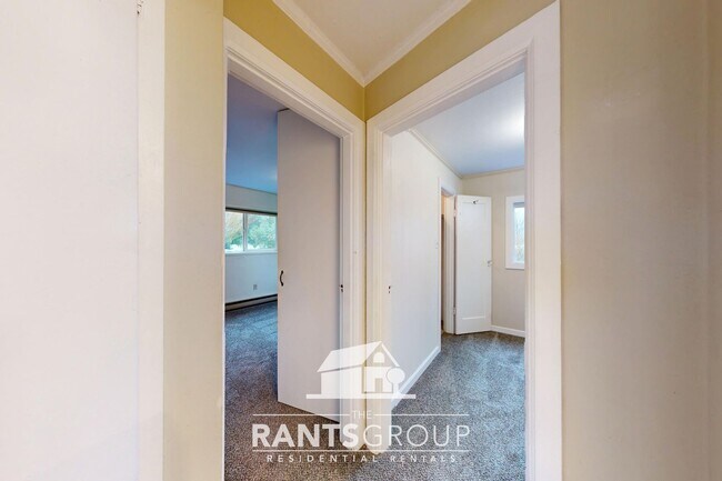 Building Photo - 3-Story Eastside Home with Views of the Bay!