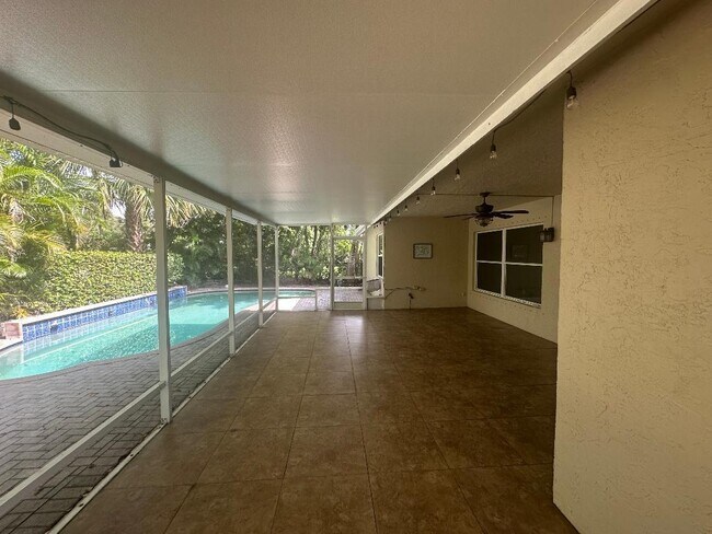 Building Photo - 5503 NW 39th Ave