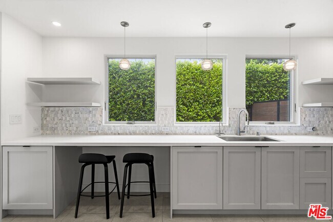 Building Photo - 435 Westmount Dr