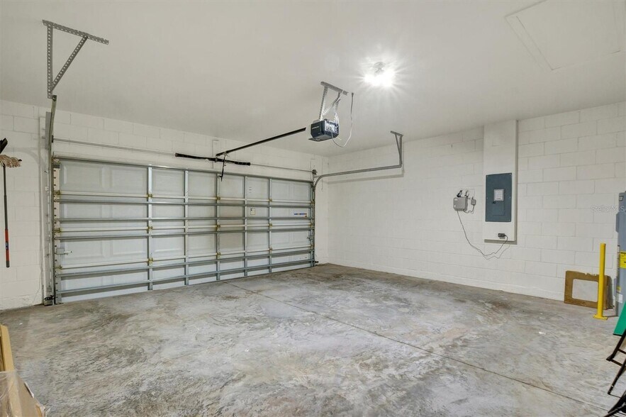 Garage - 1022 Preserve Dr