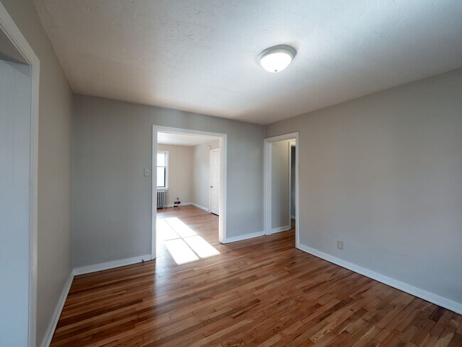 Building Photo - 131 Edgewood Ave