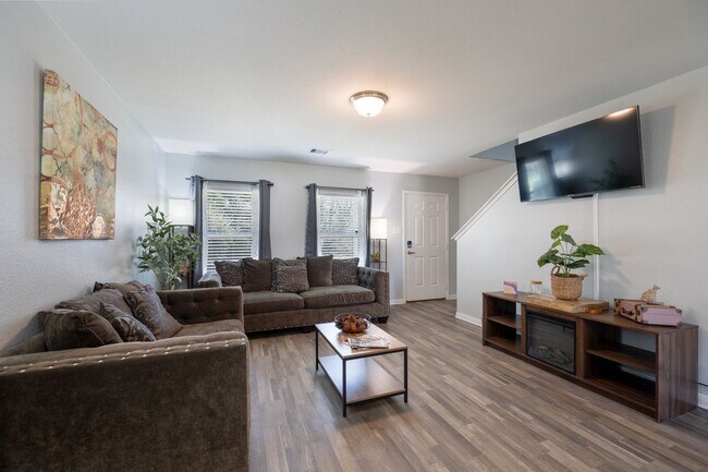 Building Photo - 196 Goldenrod