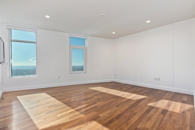 Building Photo - 1 W Century Dr