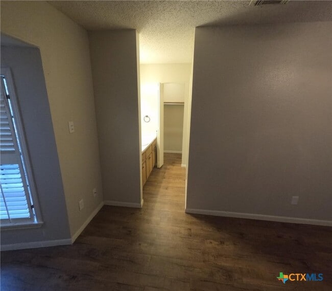 Building Photo - 207 Palmwood Dr
