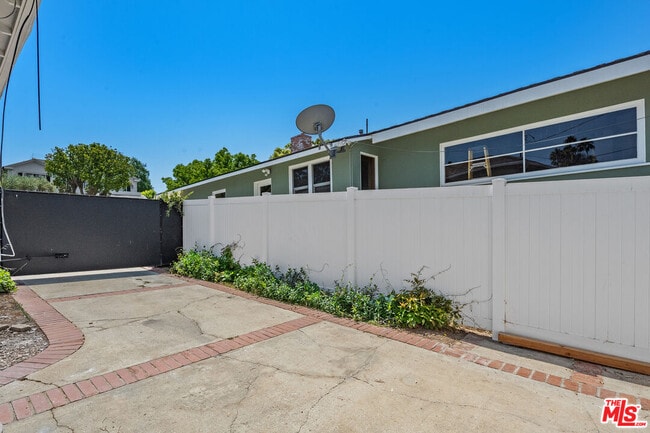 Building Photo - 769 Wildomar St