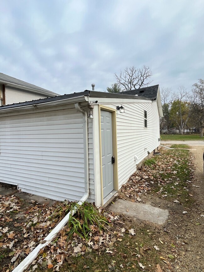 Building Photo - 316 Burr Oak Ave