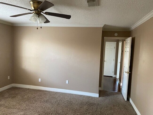 Building Photo - Lovely well cared for home on an extensive landscaped corner lot! Spacious family room with high ...