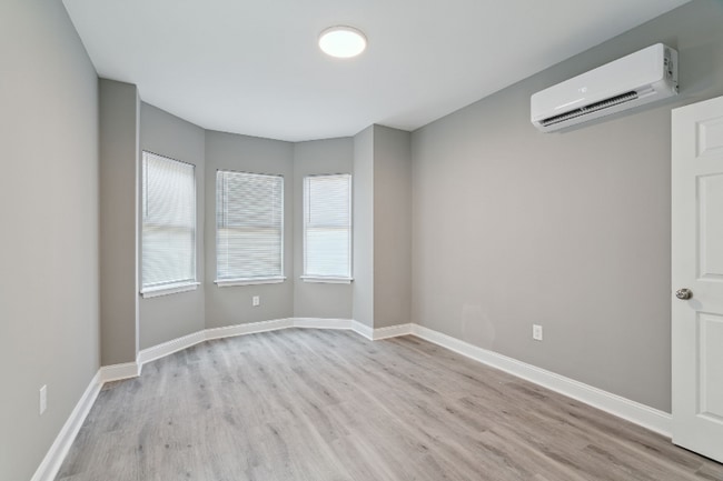 Building Photo - 5050 Walnut St