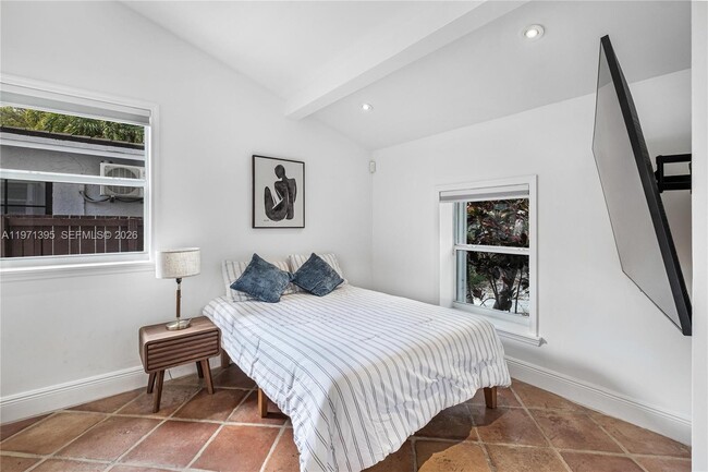 Building Photo - 4150 Ventura Ave