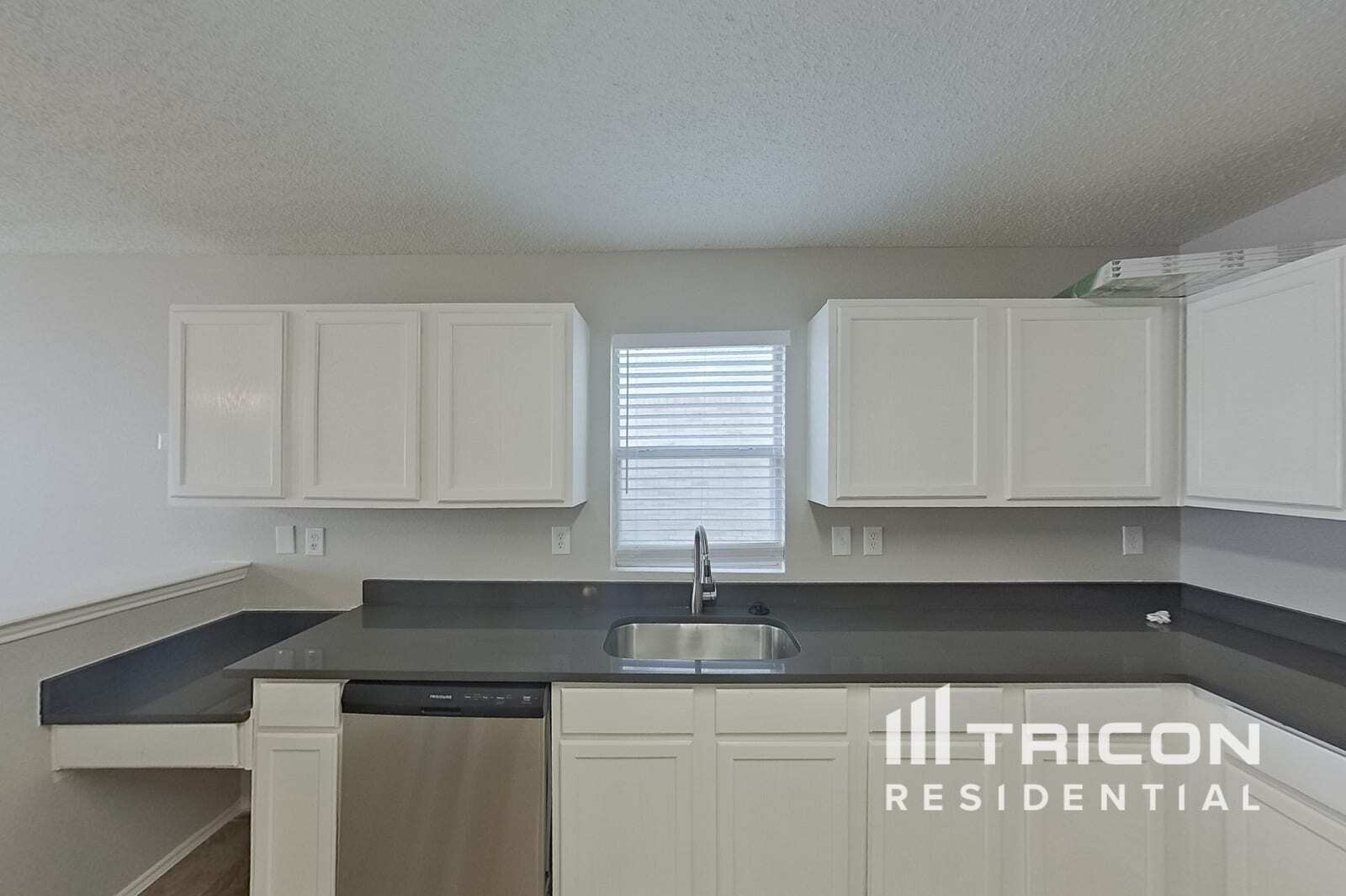 Building Photo - 8769 Garden Springs Dr