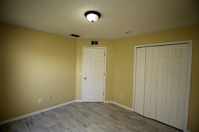 Building Photo - 709 Rostock Cir NW