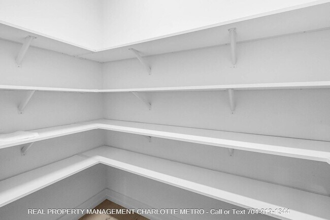 Building Photo - 1609 Parkwood Ave