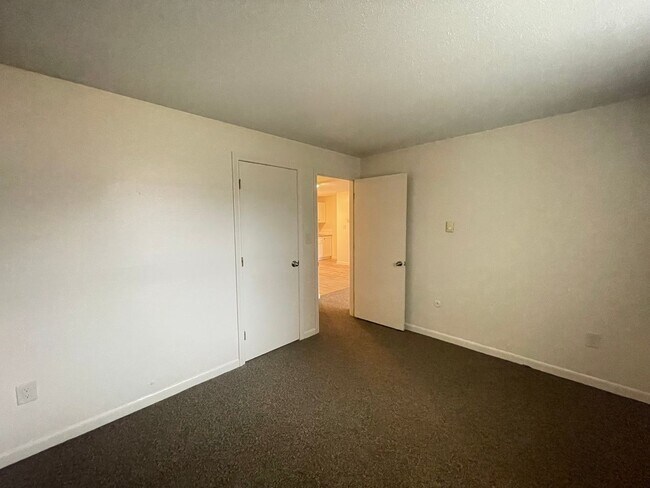 Building Photo - 181 Loudon Rd