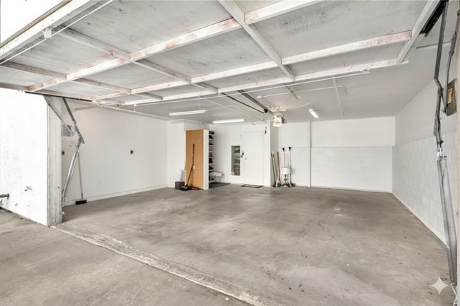 Building Photo - Exclusive Corona Del Mar Condo