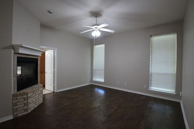 Building Photo - 3 bedroom 2 bathroom home in Tyler!