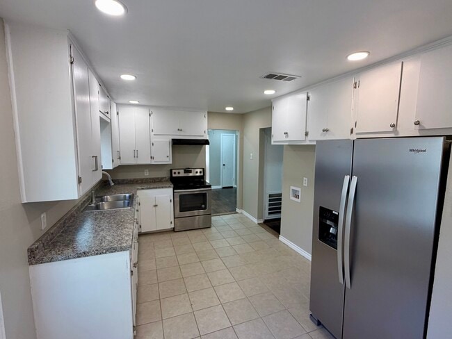 Building Photo - 3933 Harris Dr