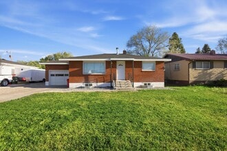 Building Photo - 204 Dove Ave