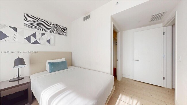 Building Photo - 4010 S Ocean Dr