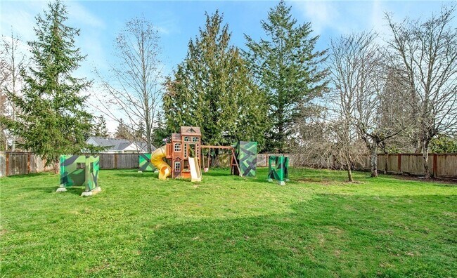 Building Photo - Gig Harbor Home on Oversized Lot