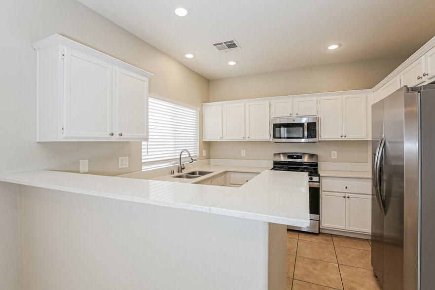 Building Photo - 1152 Maple Pines Ave