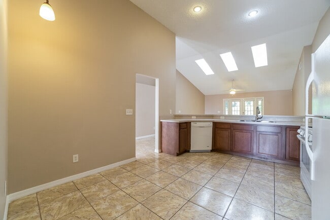 Building Photo - 4924 Labrador Ln