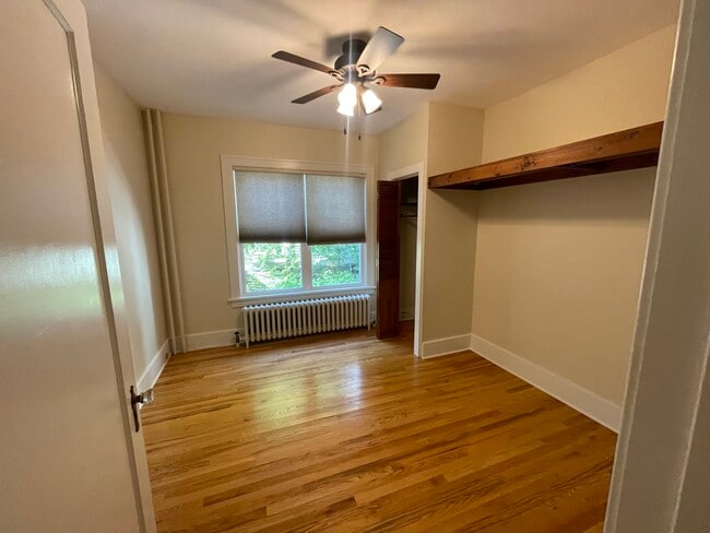 Building Photo - 414 Kenwood Ave