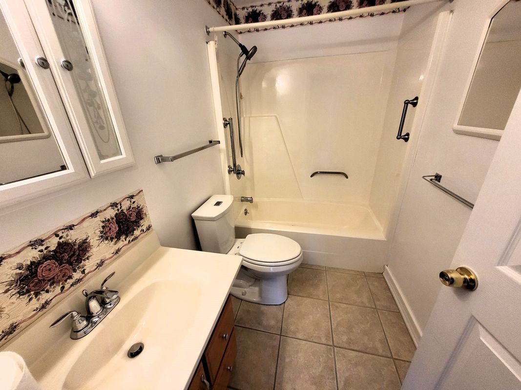 Building Photo - 1 Bittersweet Rd