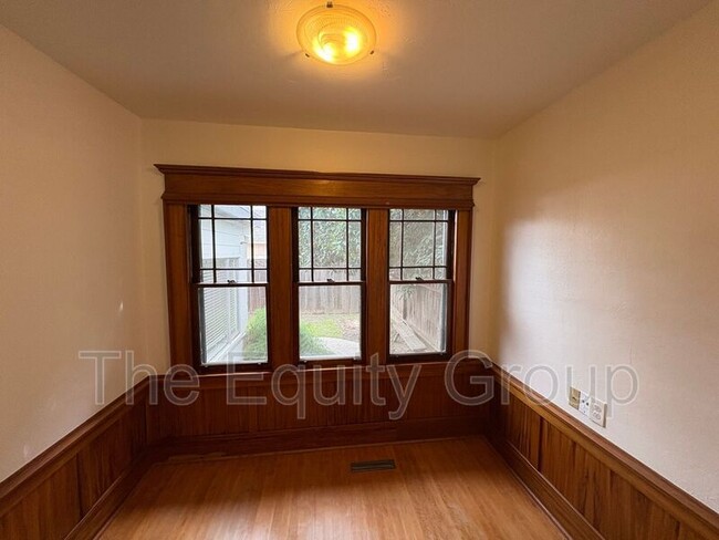 Building Photo - 1410 W Main St