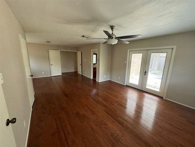 Building Photo - 15810 Hickory Knoll Dr