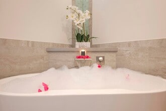 Building Photo - 912 N Niheu Pl