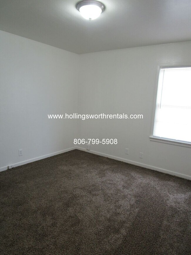 Building Photo - 3 Bedroom, 2 Baths, 2 living rooms with extra large Laundry Room House
